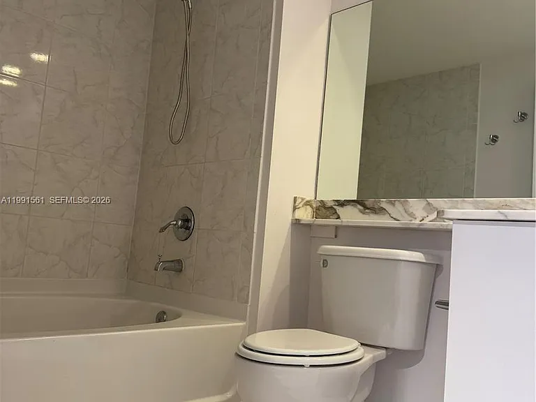 18800 NE 29th Ave #822 — Photo 9