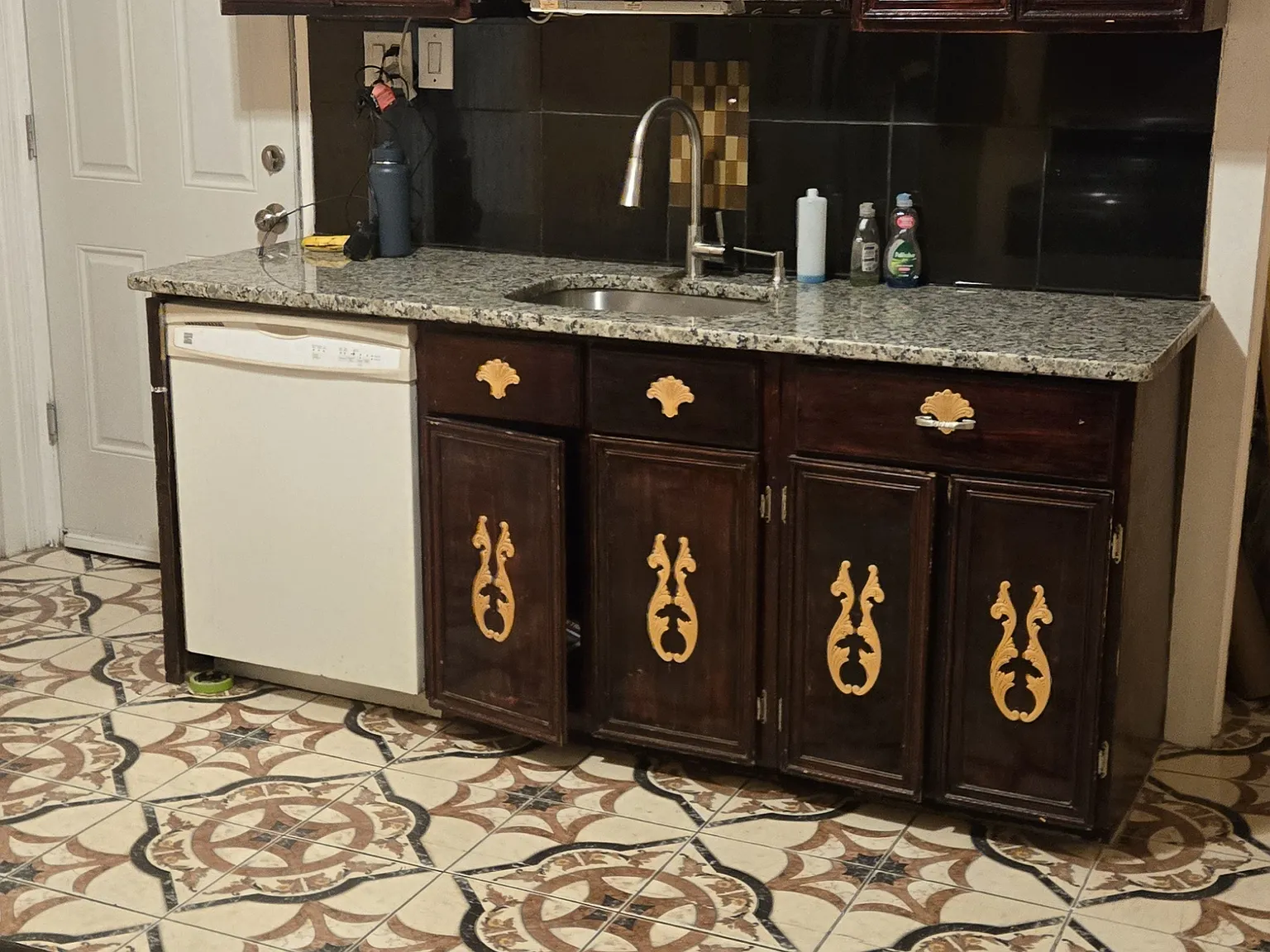 2 bed, 600 sqft, $1,650 — Photo 2