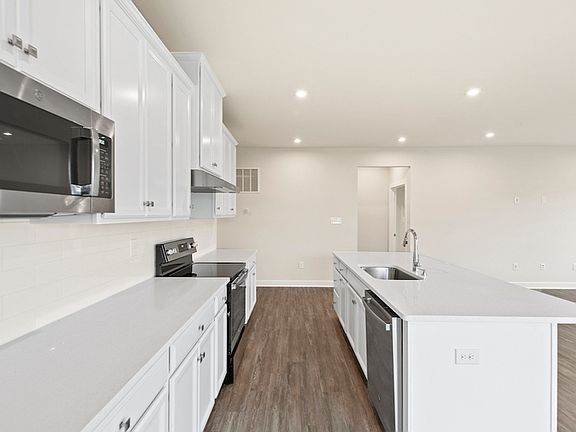5th image of 30109 Seville Ave