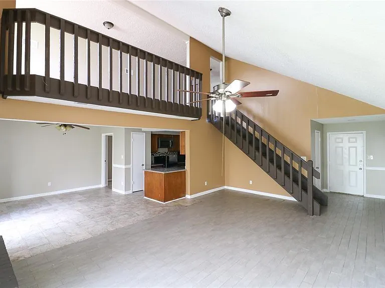6111 Briar Glade Dr — Photo 3