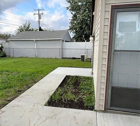 5th image of 28847 Rosemont St