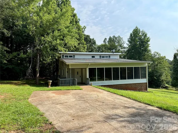 229 Riverhills Dr, Forest City, NC 28043