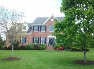 2 Horseshoe Dr, Hillsborough, NJ 08844