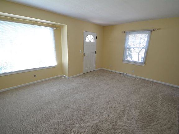 5th image of 3812 Woodlawn St