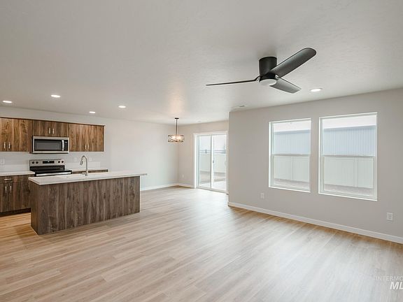 3rd image of 2510 W Fallon Loop