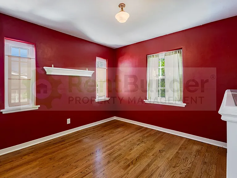 411 Wellesley Dr SE #A — Photo 11