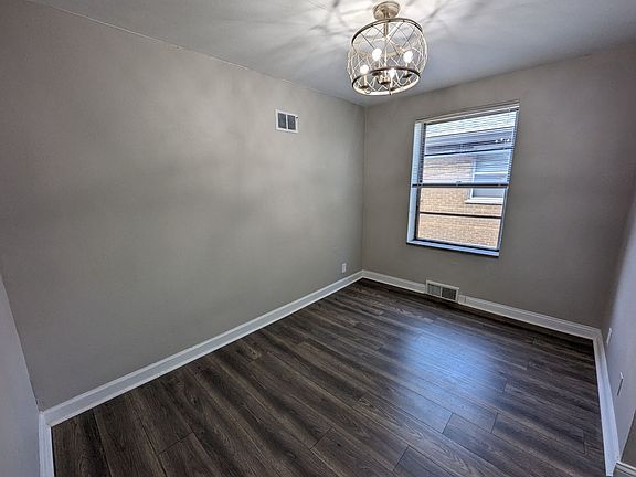 4th image of 3911 Jamieson Ave #1W