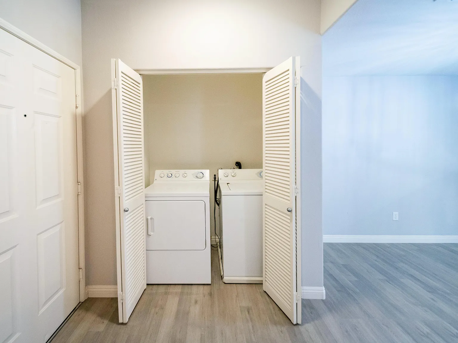 2 bed, 1101 sqft, $2,400 — Photo 4
