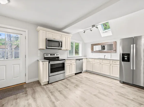 587 State Highway Route 6, Wellfleet, MA 02667