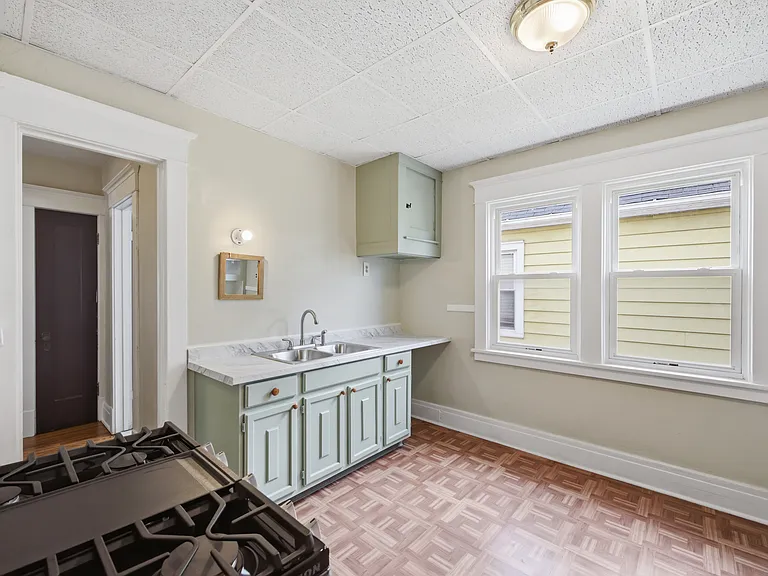 190 Brunswick Blvd #2 — Photo 8