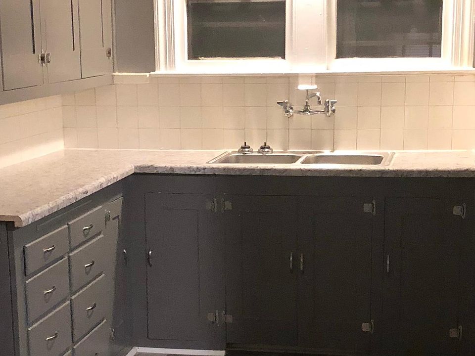 1st image of 2929 Northwood Ave #1