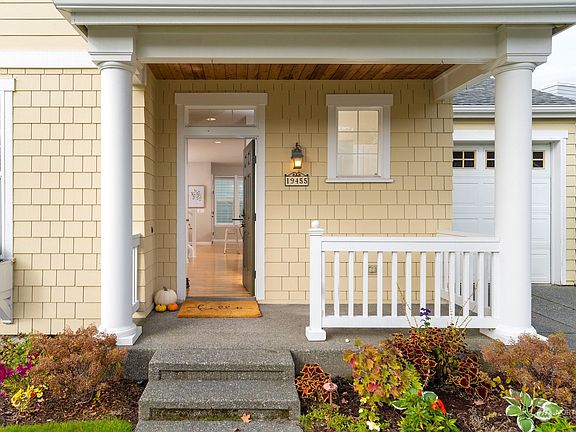 3rd image of 19455 Jensen Way NE