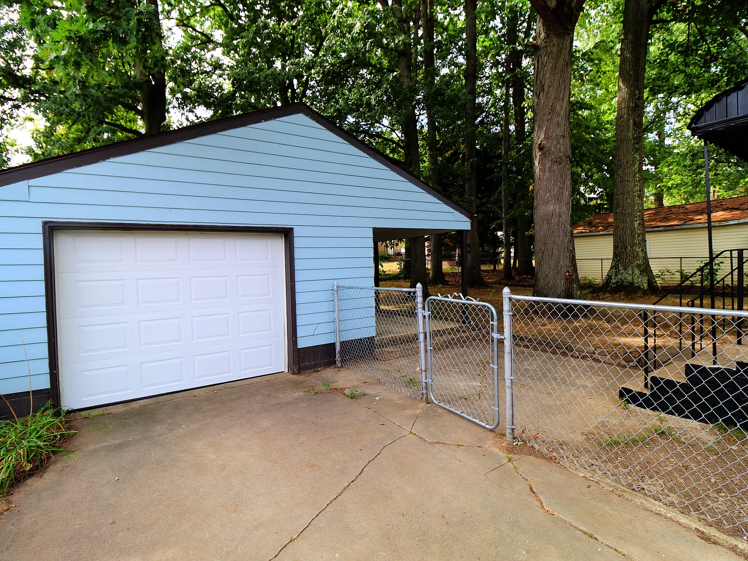 3 bed, 936 sqft, $1,450 — Photo 2