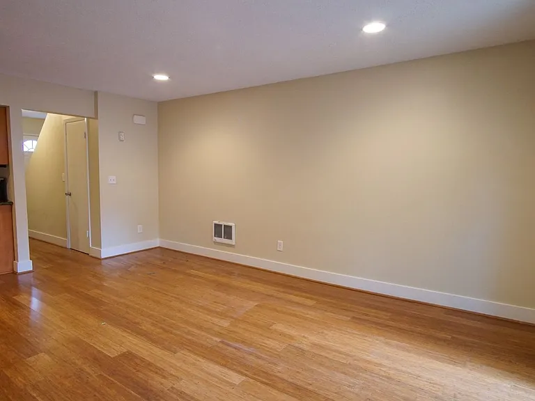 1625 SE Bidwell St #8 — Photo 3