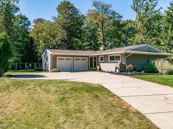 2896 Cricket Ln, Willoughby Hills, OH 44092