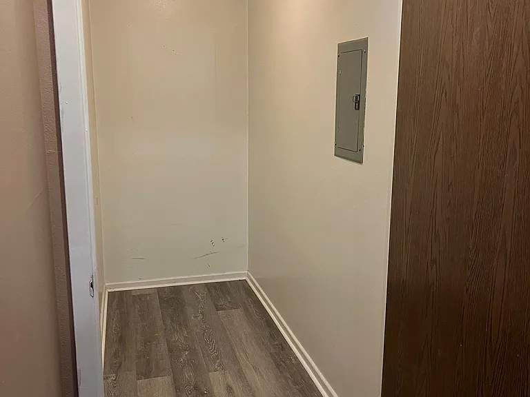 2025 NW Hickory Ln #8 — Photo 2
