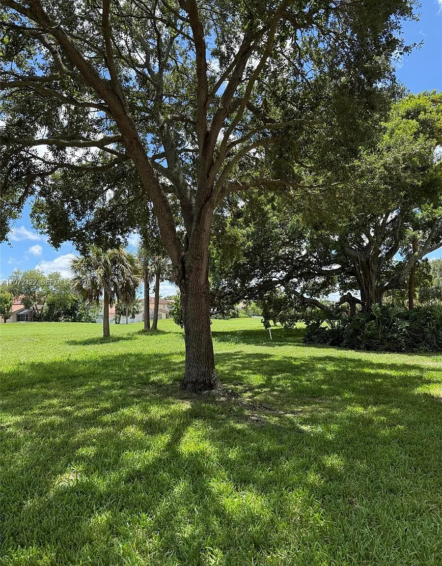 Coral Key Condo — Photo 2