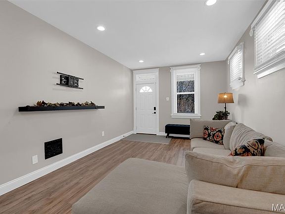 4th image of 5717 Lansdowne Ave