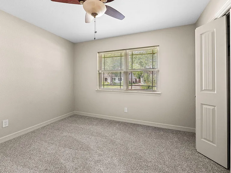 2227 Parana Dr — Photo 16