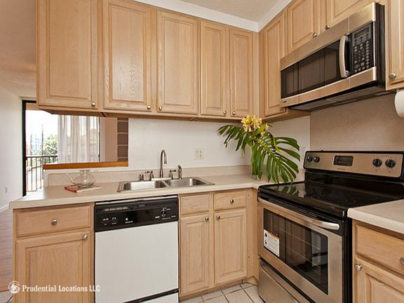 3rd image of 724 Spencer St APT 403