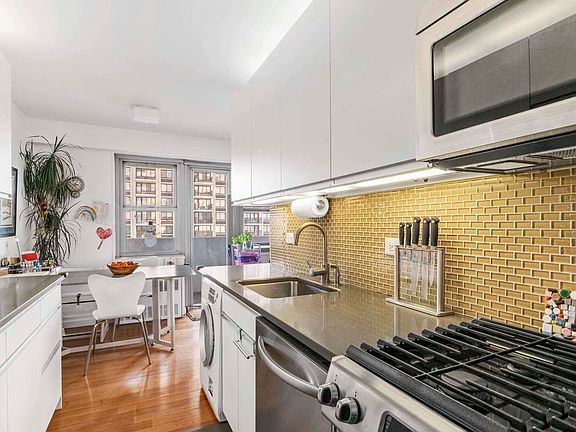 3rd image of 100 W 93rd St APT 19J