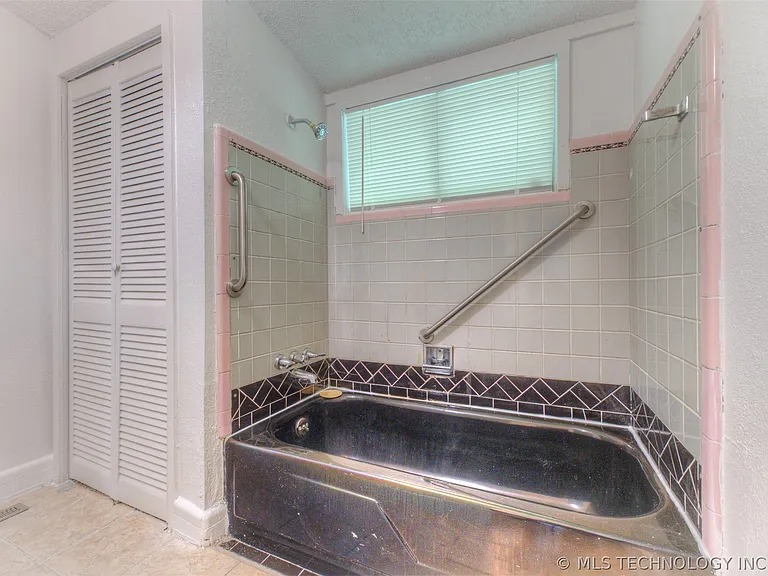 2234 N Main St — Photo 14
