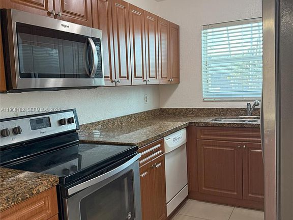5th image of 1115 SE 13th Ave