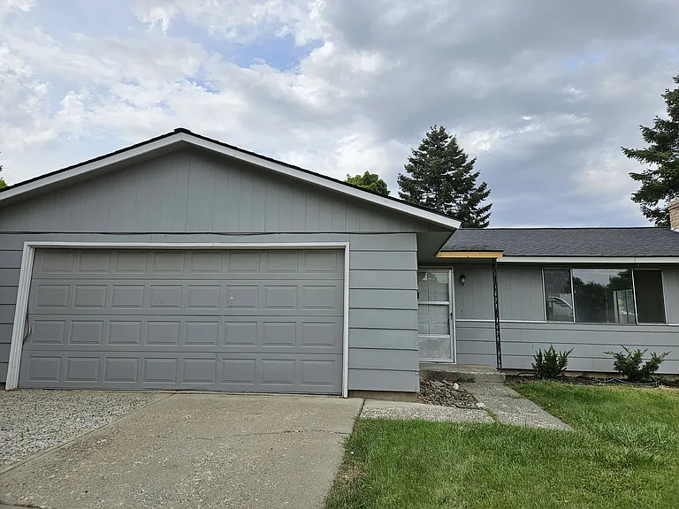 1903 N Parklane Ave — Photo 1