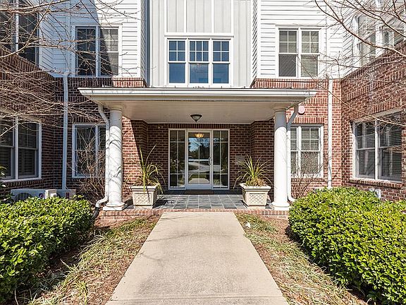 2nd image of 1202 Waterford Lake Dr