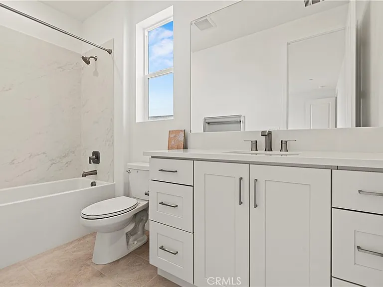 402 Shrike — Photo 34