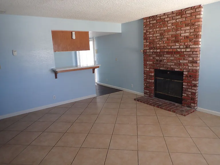 1008 W Atkins Ave — Photo 1