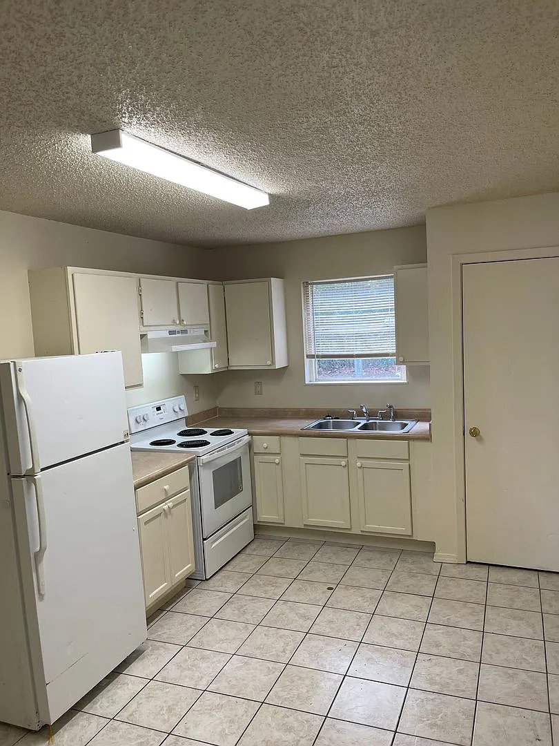 2336 Elm Park Drive, Baton Rouge, LA 70807; 2BR-1BA — Photo 4