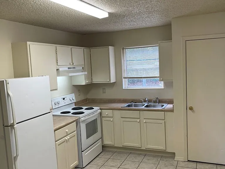 2336 Elm Park Dr — Photo 4
