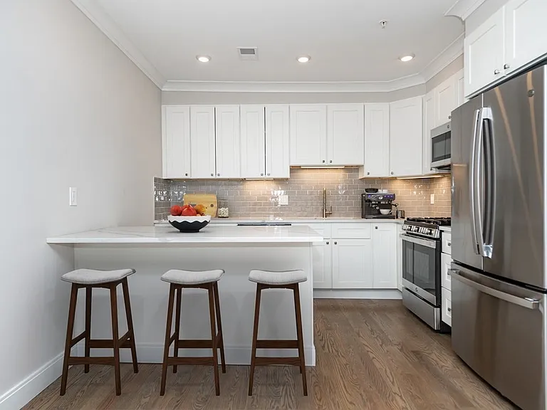 6 Rush St #1 — Photo 4