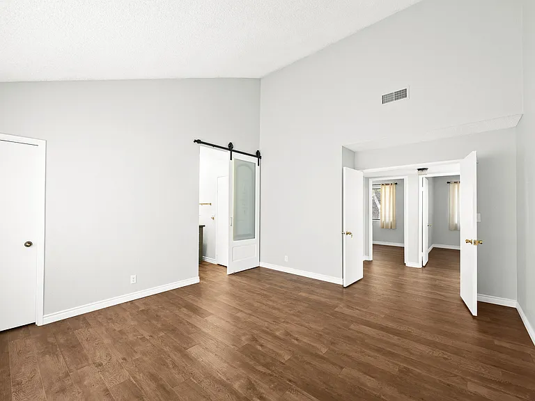 1040 S Garfield Ave — Photo 21