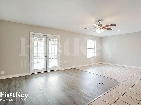 3rd image of 1829 Sherwood Dr