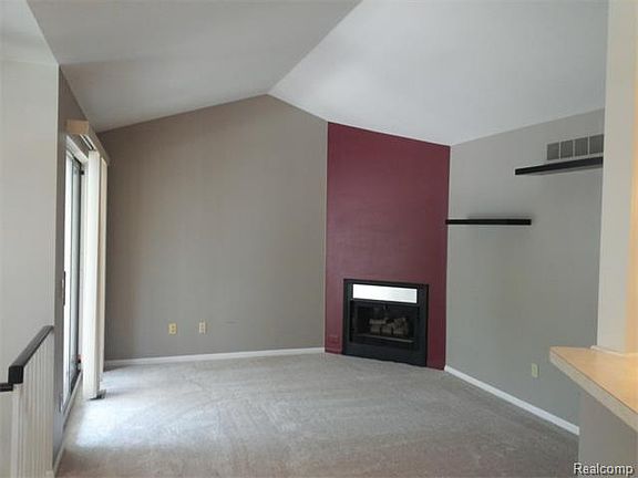 4th image of 1541 N Bywood Ave #1