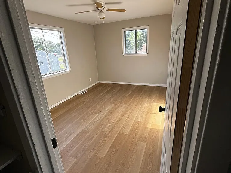 32105 Genessee St — Photo 14