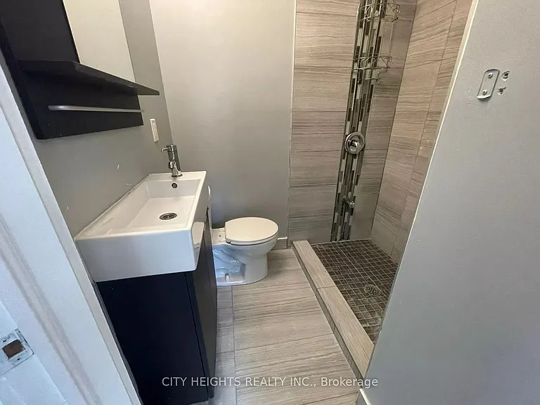1561 Hurontario St — Photo 7