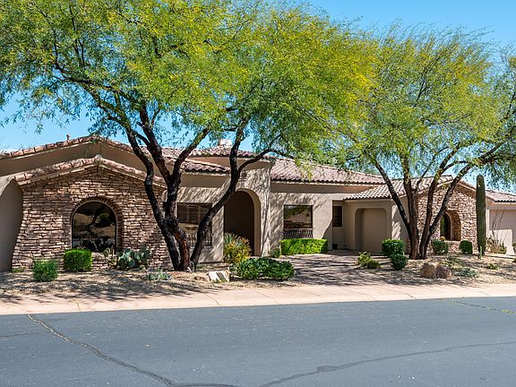 3rd image of 9105 N Crimson Canyon Dr