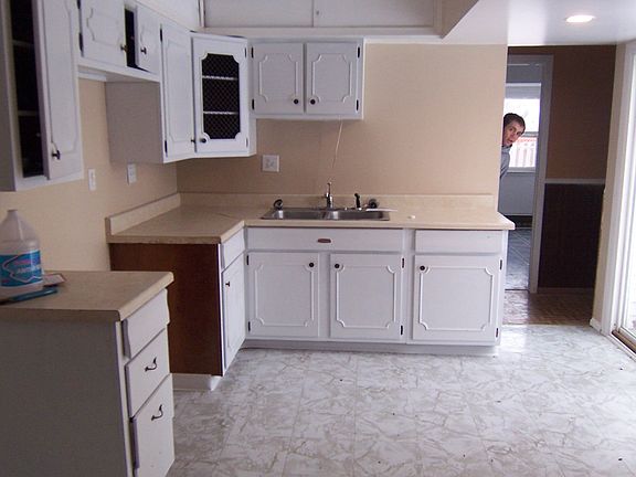 4th image of 1320 N Park Dr