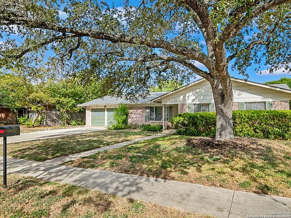 3rd image of 915 Tamworth Drive