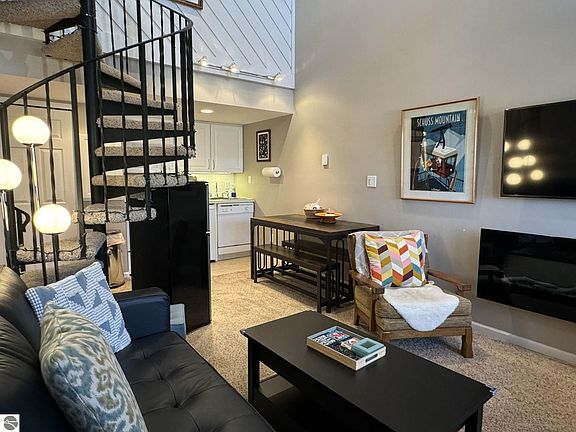 3rd image of 6519 Schuss Mountain Ln