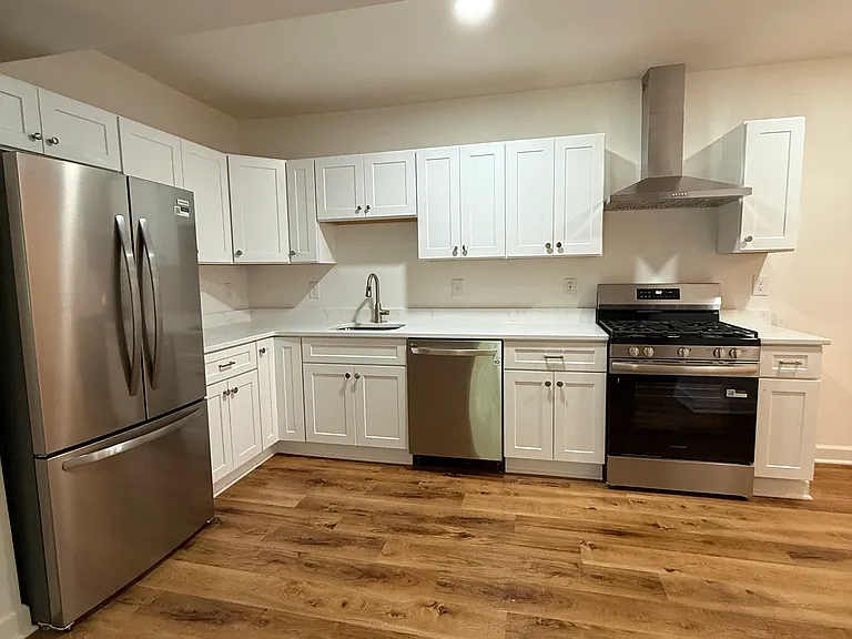 249 E Offutt St — Photo 2