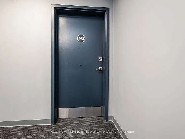 10 Queen St #202 — Photo 2