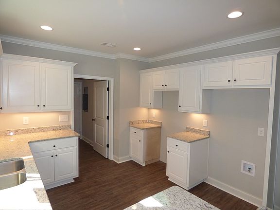 4th image of 111 Bayview Dr