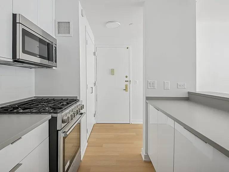 75 W End Ave #S2E — Photo 10