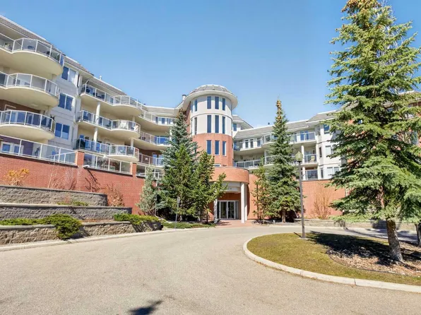 200 Patina Ct SW APT 202, Calgary, AB T3H 4K9