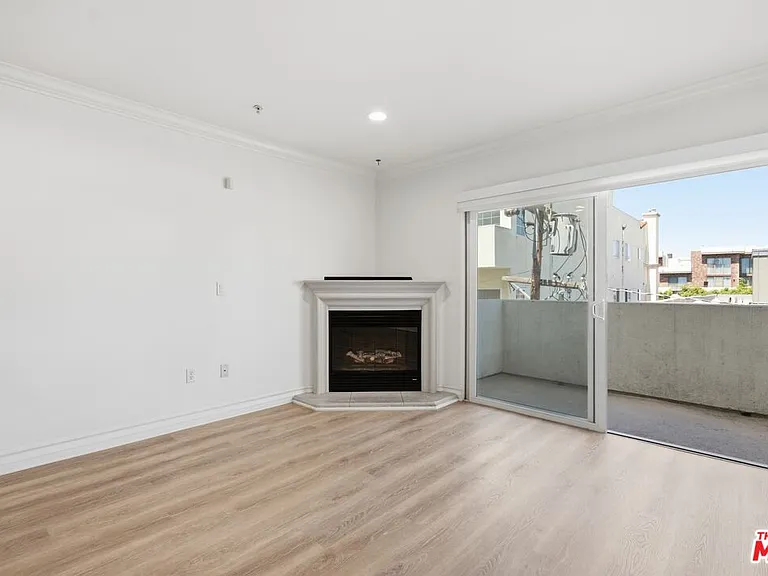 1878 Greenfield Ave #304 — Photo 6