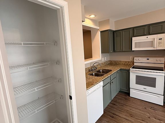 5th image of 327 W Trinity Ave